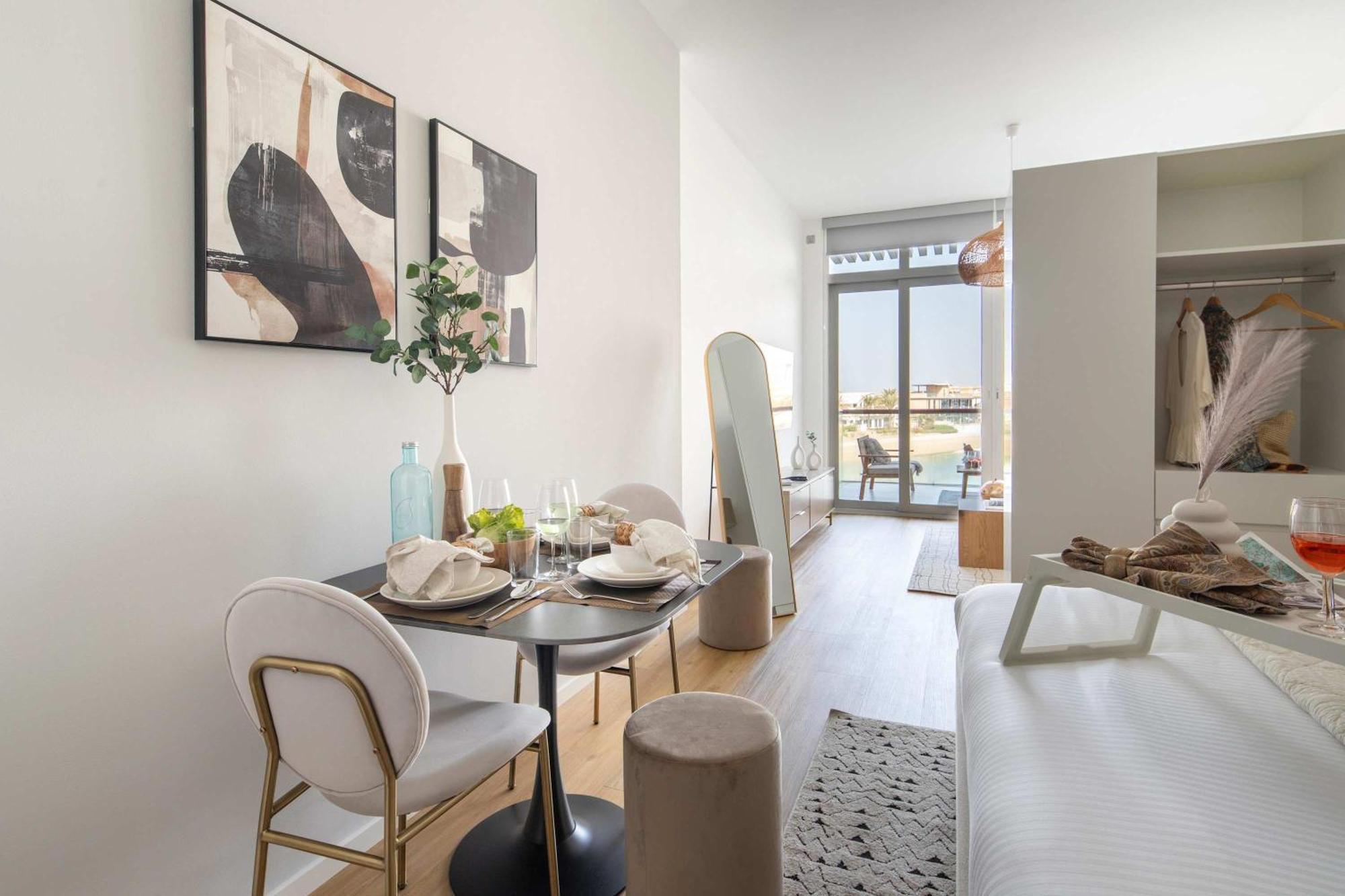 Frank Porter - Palm Views East Apartment Dubai